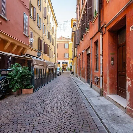 Very Near Piazza Mazzini * 摩德纳