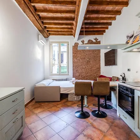 Very Near Piazza Mazzini مودينا